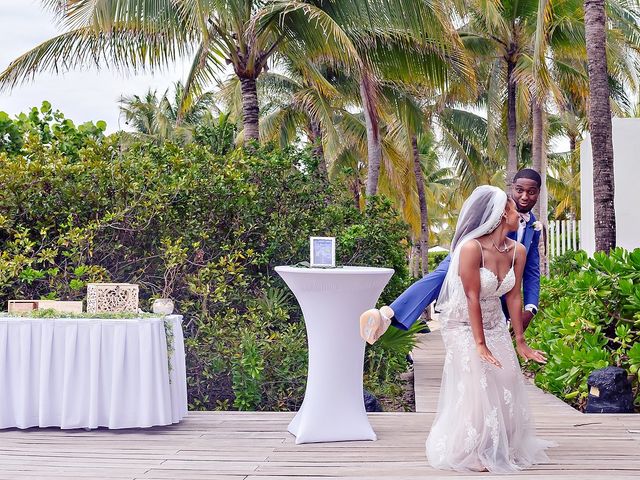 LaRence and Alexis&apos;s Wedding in Cancun, Mexico 16