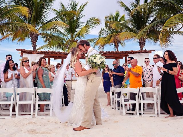 Brady and Leonardo&apos;s Wedding in Cancun, Mexico 41
