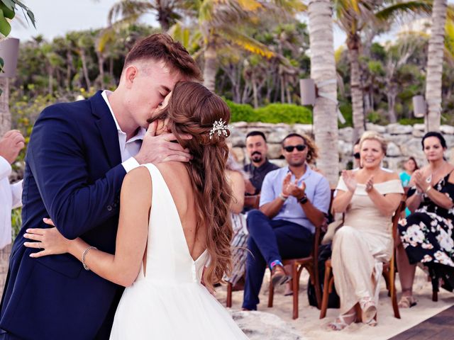 Benjamin and Ashley&apos;s Wedding in Cancun, Mexico 40