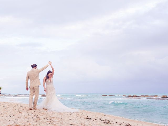 Matt and Frankie&apos;s Wedding in Cancun, Mexico 35