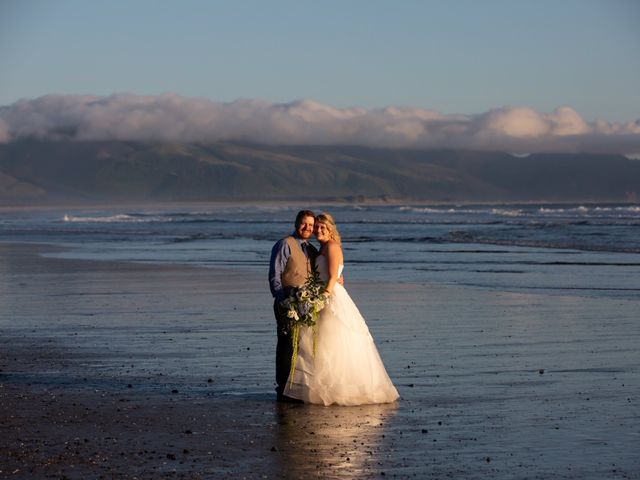 Rhiannon and Colby&apos;s Wedding in Tillamook, Oregon 48