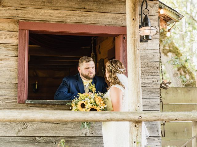 Taylor and Taylor&apos;s Wedding in Canby, Oregon 32