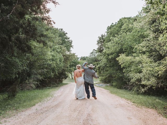 Julian and Deserie's Wedding in Kyle, Texas 18