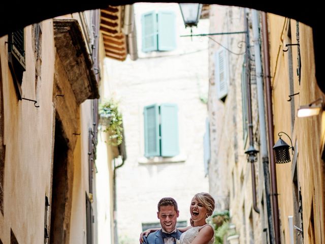 Thijs and Simone&apos;s Wedding in Tuscany, Italy 19