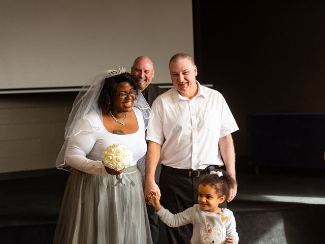 Alyssa and Scott&apos;s Wedding in Saint Louis, Missouri 10