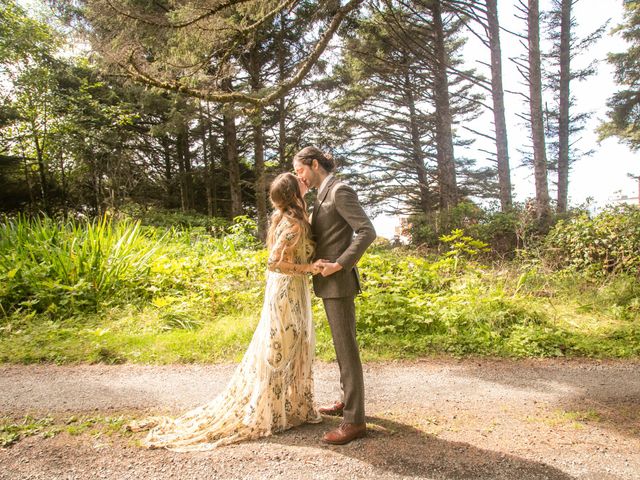 Cody and Rebecca&apos;s Wedding in Cannon Beach, Oregon 24