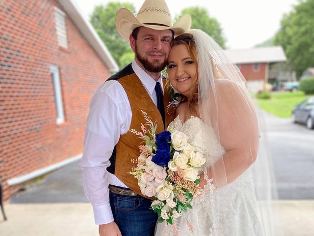 Michael and Danielle&apos;s Wedding in Erwin, Tennessee 4