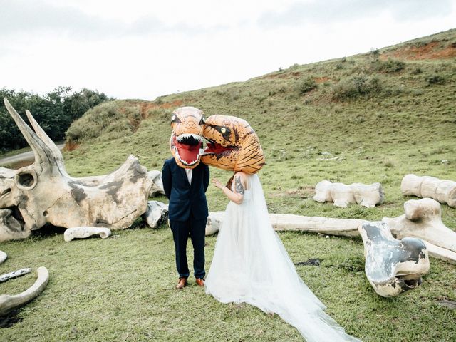 Zeke and Kimberley&apos;s Wedding in Kaneohe, Hawaii 20