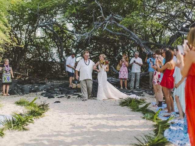 Kelli and Jay&apos;s wedding in Hawaii 9