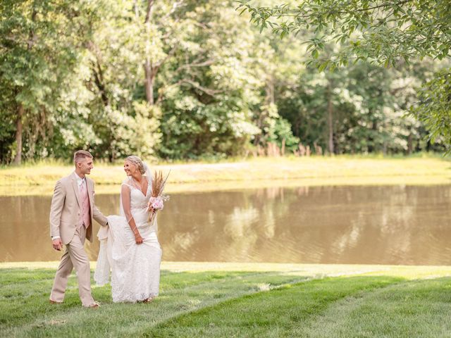 Hunter and Erin&apos;s Wedding in Herrin, Illinois 104