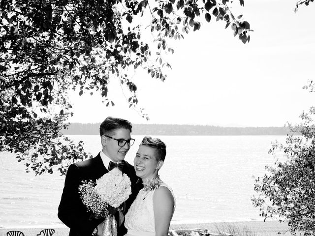 Jordan and Jessica&apos;s Wedding in Anderson Island, Washington 31