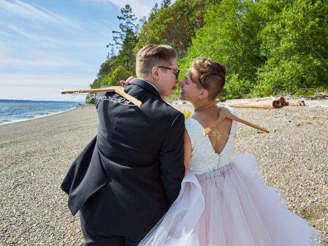 Jordan and Jessica&apos;s Wedding in Anderson Island, Washington 44