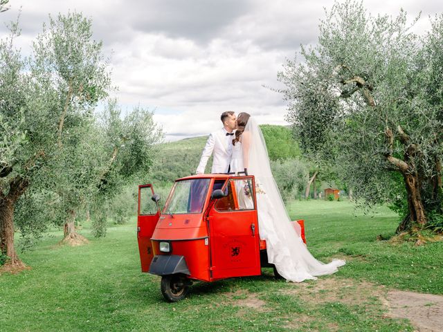 Marcus and Cristine's Wedding in Tuscany, Italy 31