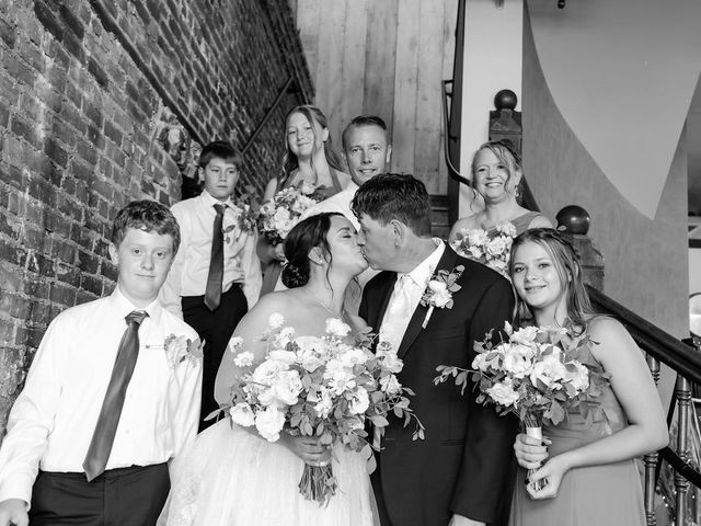 Jason and Sara&apos;s Wedding in Stillwater, Minnesota 17
