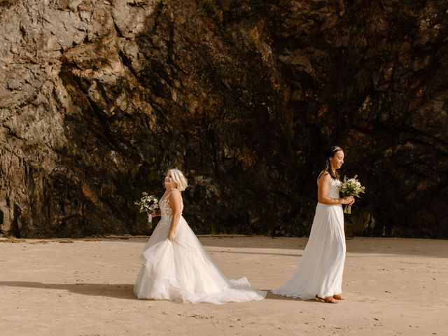Jessalyn and Emily&apos;s Wedding in Cannon Beach, Oregon 3