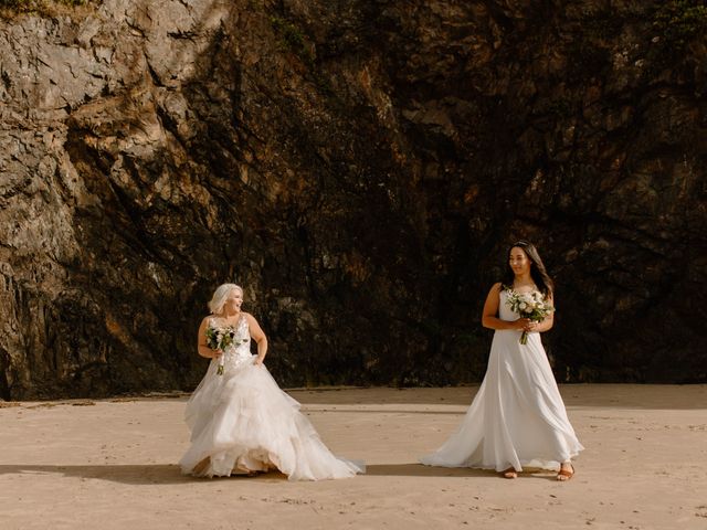 Jessalyn and Emily&apos;s Wedding in Cannon Beach, Oregon 4