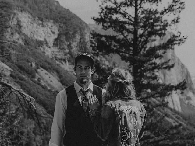 Luke and Emily&apos;s Wedding in Yosemite National Park, California 10