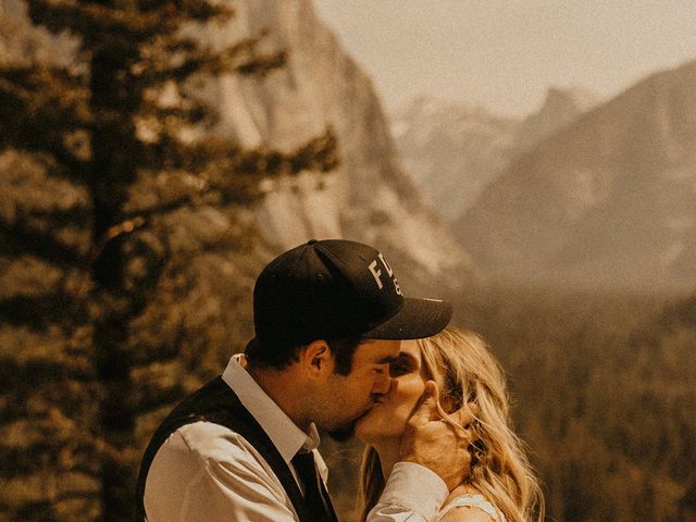 Luke and Emily&apos;s Wedding in Yosemite National Park, California 13
