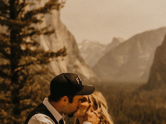 Luke and Emily&apos;s Wedding in Yosemite National Park, California 14