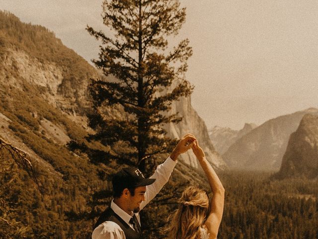Luke and Emily&apos;s Wedding in Yosemite National Park, California 16