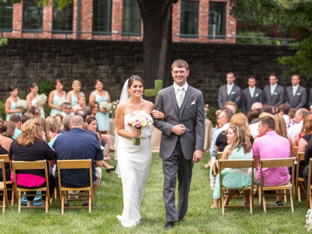 Samantha and Lance&apos;s Wedding in Frankfort, Kentucky 16