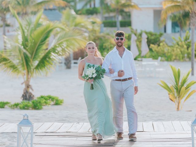 Garrett and Aubry&apos;s Wedding in Cancun, Mexico 18