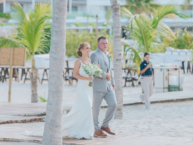 Garrett and Aubry&apos;s Wedding in Cancun, Mexico 20