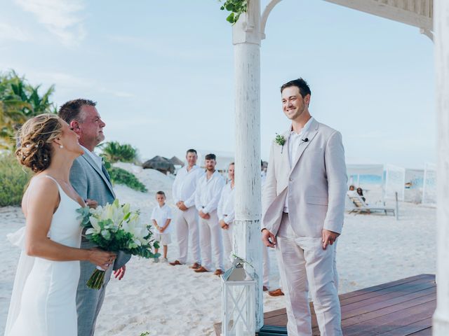 Garrett and Aubry&apos;s Wedding in Cancun, Mexico 25