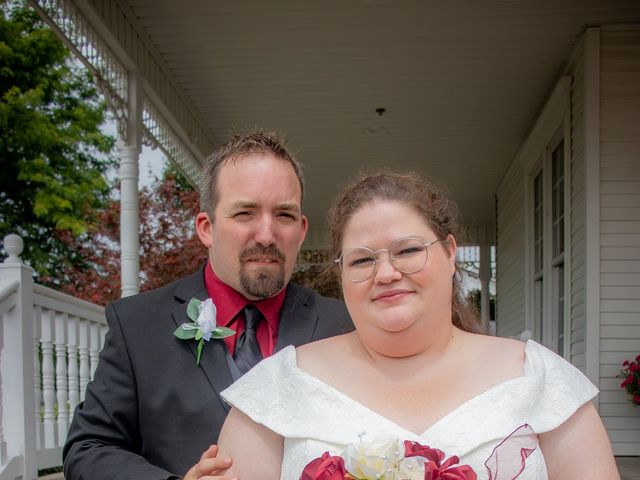 Beth and Matt&apos;s Wedding in Wilmot, Ohio 10