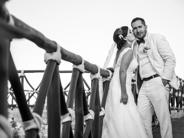 Oscar and Gina&apos;s Wedding in Cancun, Mexico 9