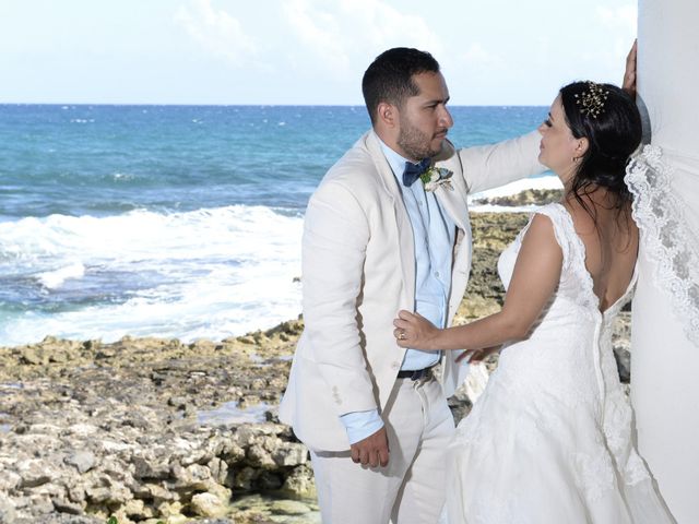 Oscar and Gina&apos;s Wedding in Cancun, Mexico 14