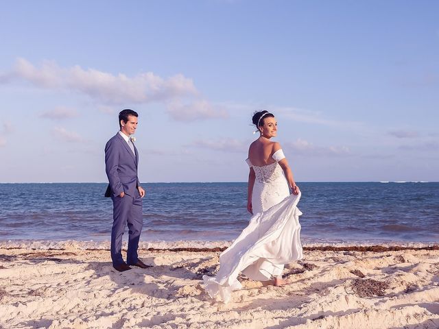 Arturo and Melanie&apos;s Wedding in Cancun, Mexico 32