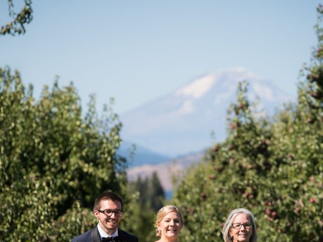 Aaron and Jacqueline&apos;s Wedding in Hood River, Oregon 53