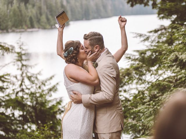 Ben and Lauren&apos;s Wedding in Hood River, Oregon 15