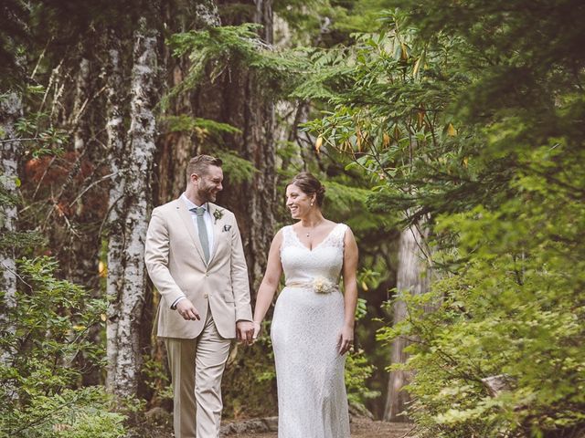 Ben and Lauren&apos;s Wedding in Hood River, Oregon 19