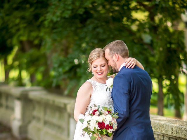 Jonathan and Chelsea&apos;s Wedding in Bensenville, Illinois 13