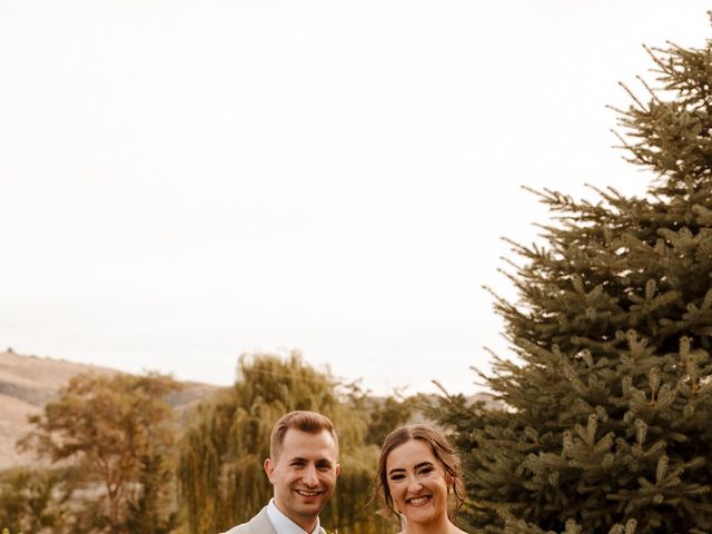 Mike and Elizabeth&apos;s Wedding in Chelan, Washington 16