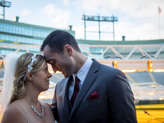 Lindsey and Dan&apos;s Wedding in Green Bay, Wisconsin 25