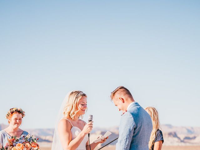 Philip and Jessica&apos;s Wedding in Lake Powell, Utah 11