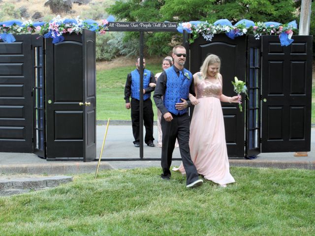Renee and Steve&apos;s Wedding in Murphy, Idaho 4