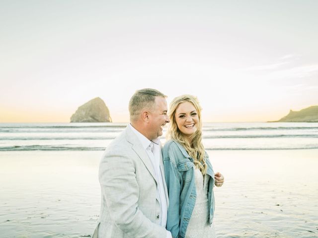 Trent and Kaylee&apos;s Wedding in Pacific City, Oregon 4