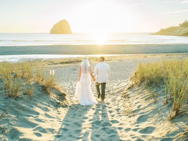 Trent and Kaylee&apos;s Wedding in Pacific City, Oregon 14