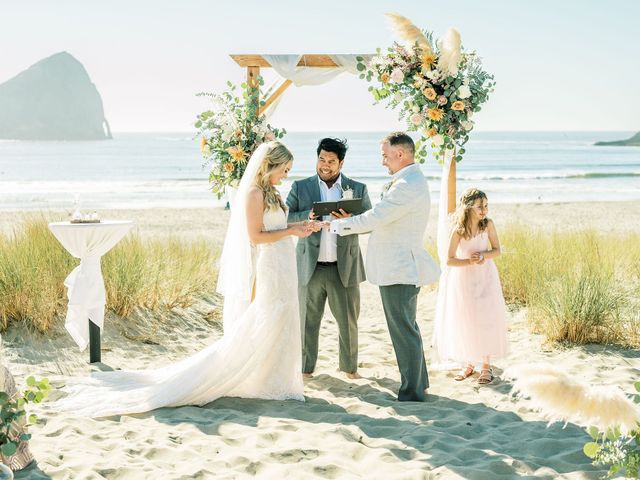Trent and Kaylee&apos;s Wedding in Pacific City, Oregon 24