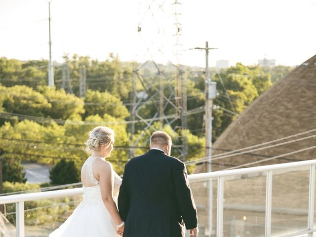 Tyler and Hannah&apos;s Wedding in Cincinnati, Ohio 11
