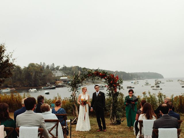 Kyle and Leah&apos;s Wedding in Harpswell, Maine 12