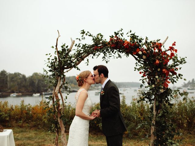 Kyle and Leah&apos;s Wedding in Harpswell, Maine 13