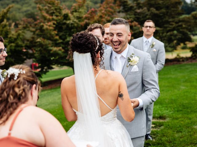 Stephanie and Jarred&apos;s Wedding in Elverson, Pennsylvania 15