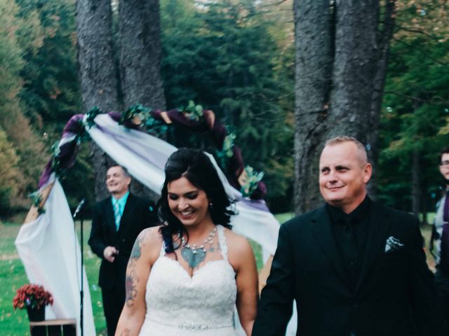 Mike and Jamie&apos;s Wedding in Battle Creek, Michigan 25