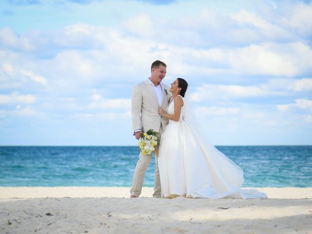 Melicia and Nicolas&apos;s Wedding in Cancun, Mexico 11