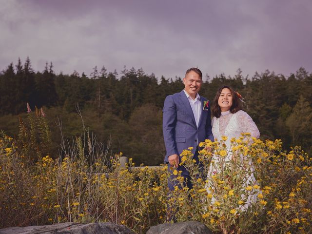 Will and Amanda&apos;s Wedding in Oak Harbor, Washington 14